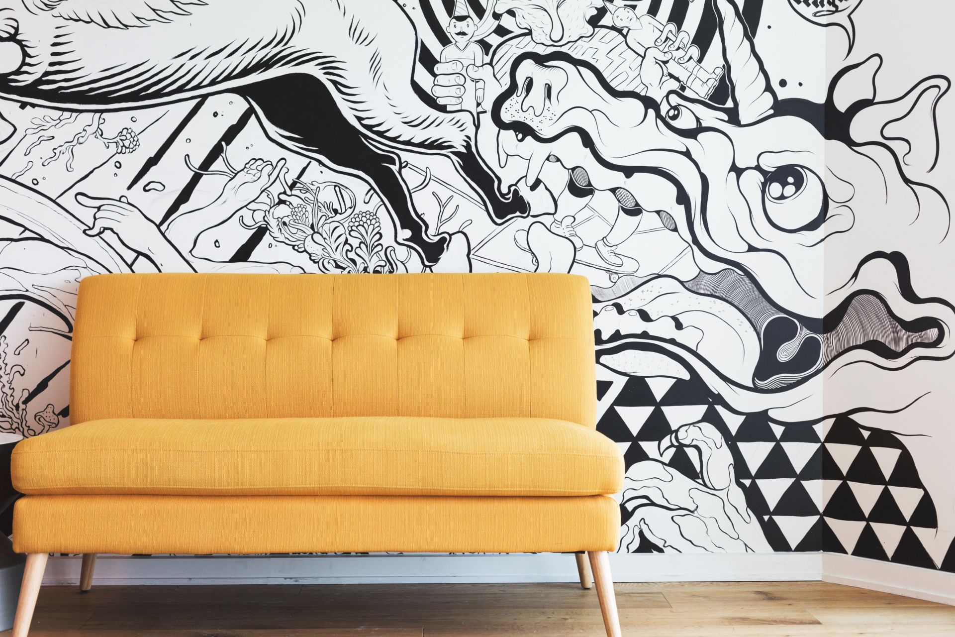 Decovalor agence d'architecture interieure canapé jaune mur street art