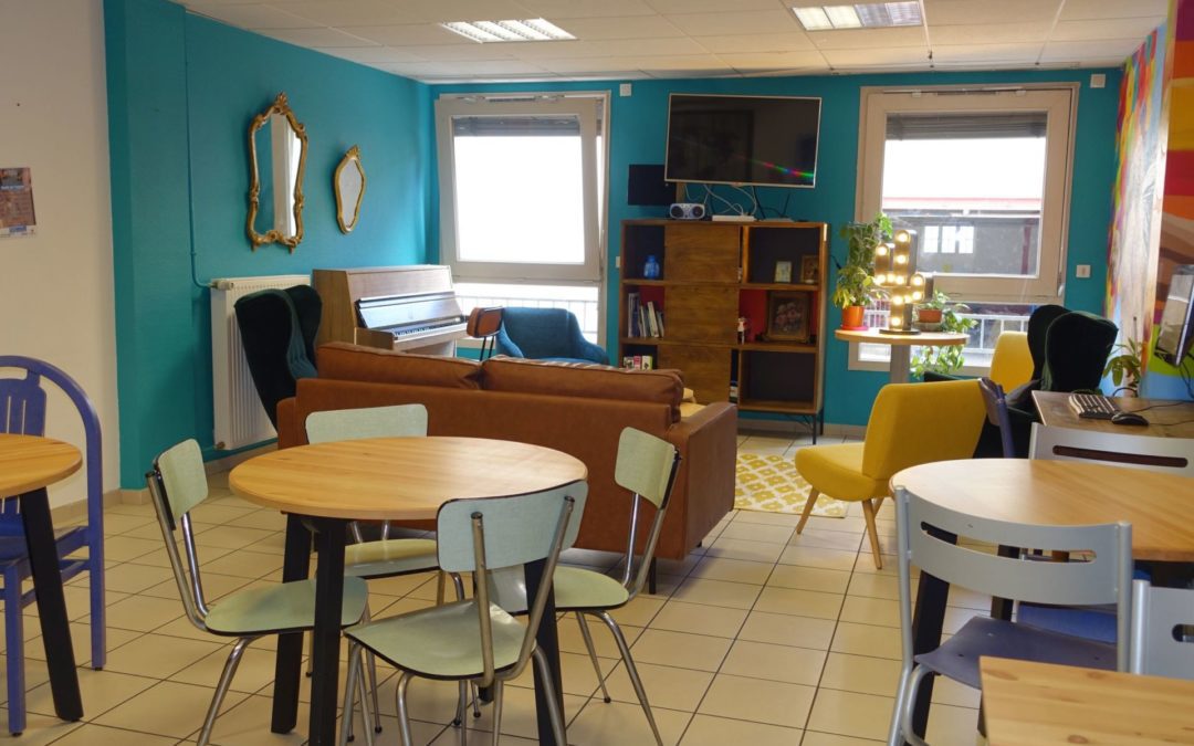 Relooking de la salle de vie collective de la maison Christophe Mérieux à Lyon