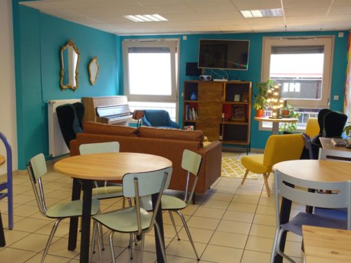 Relooking de la salle de vie collective de la maison Christophe Mérieux à Lyon