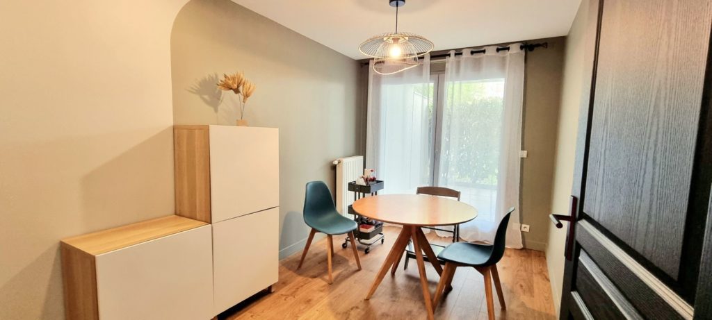 bureau medecin bien décoré par décoratrice d'intérieur à Lyon